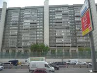 Rußland, Moskau, Wohnhaus auf Stelzen