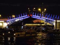 Lichterfahrt durch St. Petersburg, Öffnung der Palast-Brücke