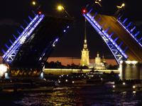 Lichterfahrt durch St. Petersburg, Öffnung der Palast-Brücke