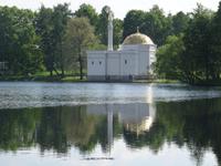 Katharinen-Palast in Puschkin,  Garten mit Türkischem Bad