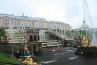 der Große Palast und die Große Kaskade in Peterhof