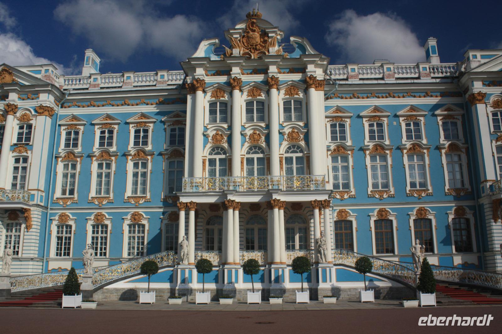 der Haupteingang des Katharinenpalastes