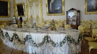 die Festtafel im Weißen Paraden-Speisesaal