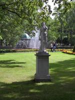 im Park von Peterhof