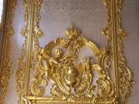 überall findet man goldene Verzierungen