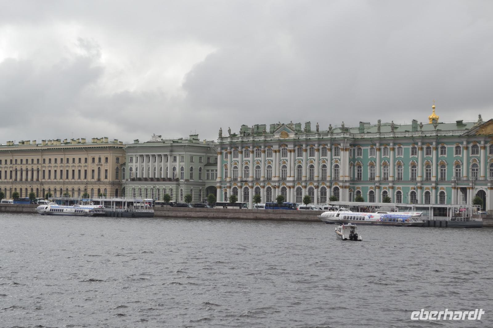 St. Petersburg - Winterpalast/Eremitage von der Newa-Seite aus