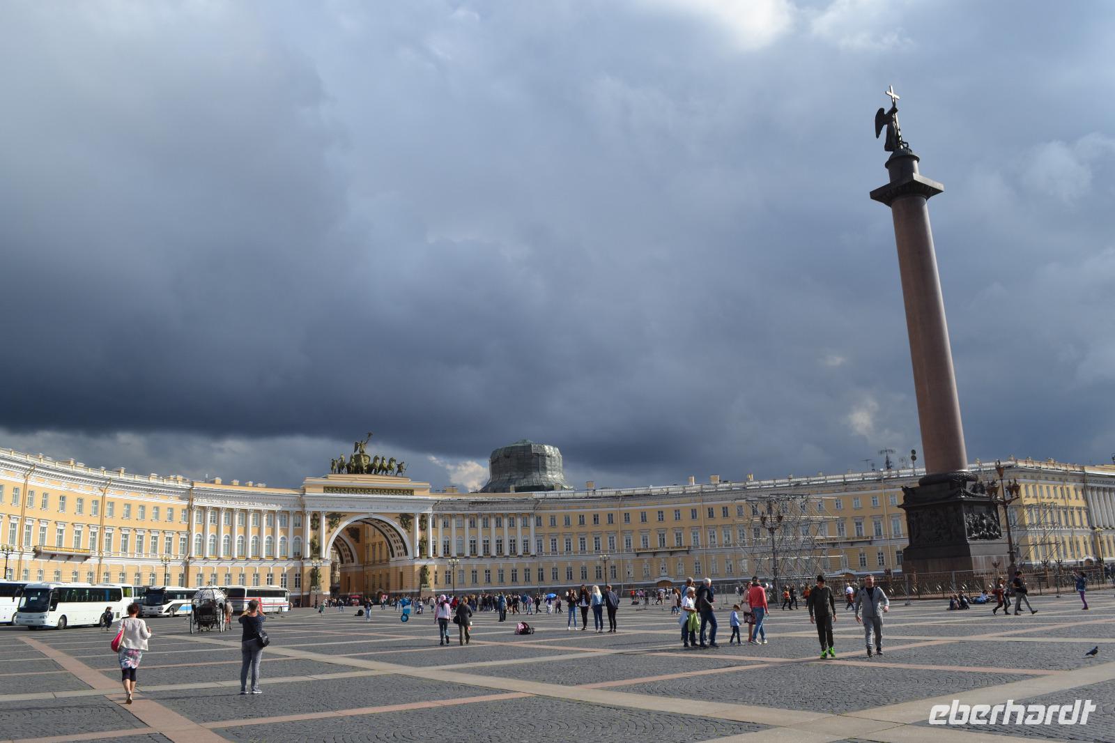 St. Petersburg - Palastplatz mit Alexandersäule
