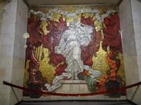 Metro fahren,  rote Linie- Station, schönste Station 