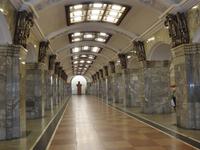 Metro fahren,  rote Linie- Station 