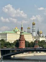 Moskau: Blick auf den Kreml-Komplex und die Moskva