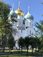 Sergiew Possad: Im Dreifaltigkeitskloster des Heiligen Sergeij 