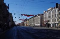 Newski-Prospekt geschmückt zum Siegestag