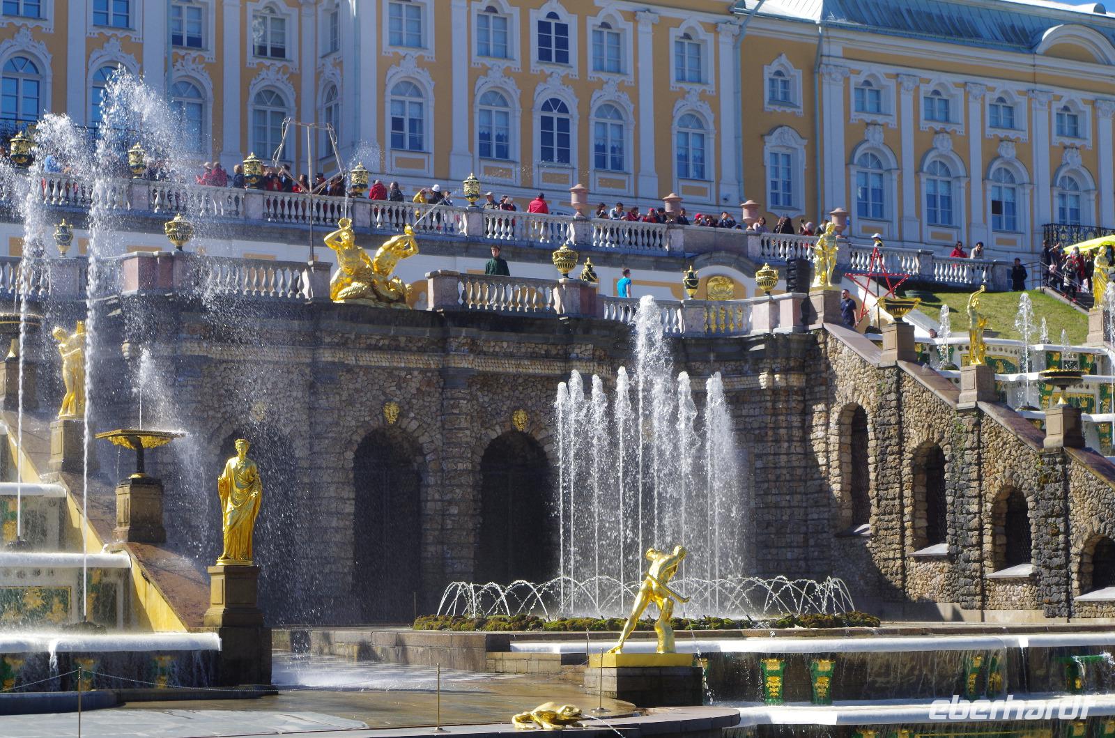 die Große Kaskade vor dem Großen Palast in Peterhof