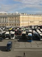 St. Petersburg: Auf dem Schlossplatz vor der Eremitage