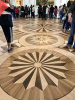 Peterhof: Im Großen Palais, selbst der Fußboden gehört zur Hofzeremonie