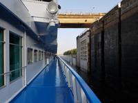 Wolga Kreuzfahrt, Schleuseneinfahrt