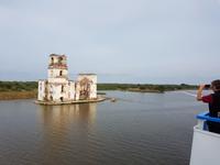 Wolga Kreuzfahrt, Ruine im Wasser