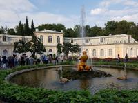 St. Petersburg, Peterhof, Samson Brunnen und Orangerie