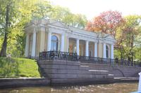 Der Sommergarten vom Boot aus