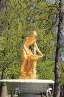 Skulptur im Park von Peterhof