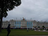 DSCN3750  Schlange stehen vorm Palst