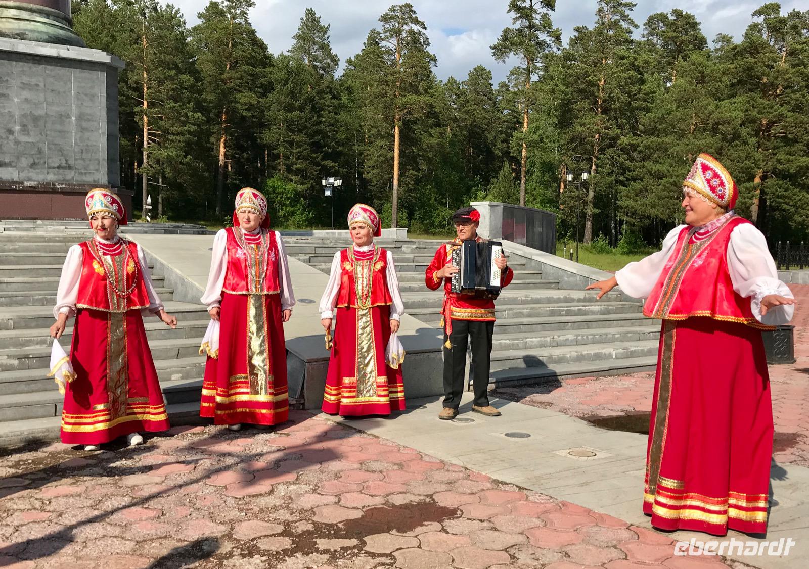 Auf dem Weg in den Ural: Grenze zwischen Europa und Asien