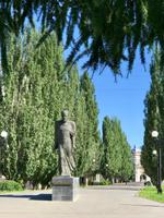 Omsk: Denkmal für Dostojewski am Ort der Verbannung