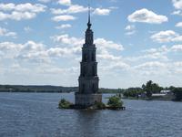 Kirchturm im Wasser bei Kaljasin