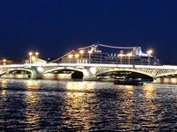 Lichterglanz an der Newa