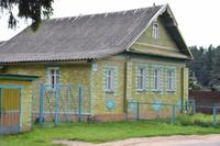 ein durchaus seltener Anblick im ländlichen Raum Russlands, ein Steinhaus