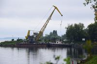 ein kleiner Hafen am Staudamm in Dubna