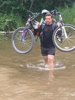 Tour-Guide half den Damen unserer Gruppe aber sofort. 