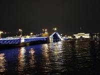 St. Petersburg bei Nacht