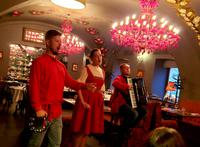 Russische Folklore Darbietung an unserem ersten Abend in Sankt Petersburg