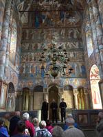 Andächtiges Lauschen in Rostov Weliki 