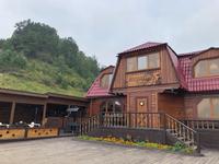 Mittagsessen in einem Café in Listwjanka