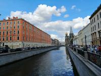 Griboedow-Kanal, im Hintergrund: Auferstehungskirche