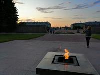 Memorial-Komplex: Marsfeld (Marsovo Pole), Ewiges Feuer