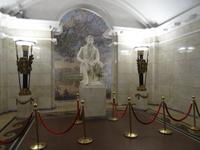 Statue des Dichters in der Station