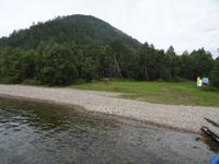 Am See gibt es zahlreiche schöne Buchten