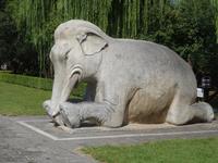 Die Elefanten sind sehr naturgetreu dargestellt