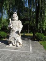 Auch die Beamten sehen wehrhaft aus