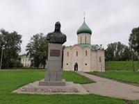 Wladimir. Büste von Fürst Newski und Kirche d. Hl. Demetrius.