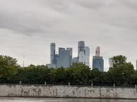 Moskau. Blick vom Wasser auf die City.