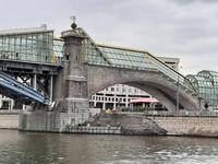 Moskau. Bei der Schifffahrt.