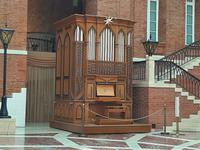 Moskau. Zaryzino. Orgel im Atrium des Brothauses. 