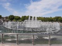 Moskau. Zaryzino. Fontaine mit Musik.