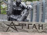 Jekaterinburg: Denkm. “Schwarze Tulpe”: Opfer der Kriege in Afghanistan u.Tschetschenien