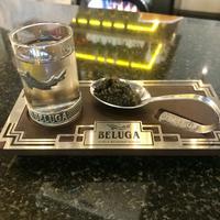 Beluga Vodka und schwarzer Stör Kaviar