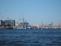 Der Panzerkreuzer Aurora in Sichtweite